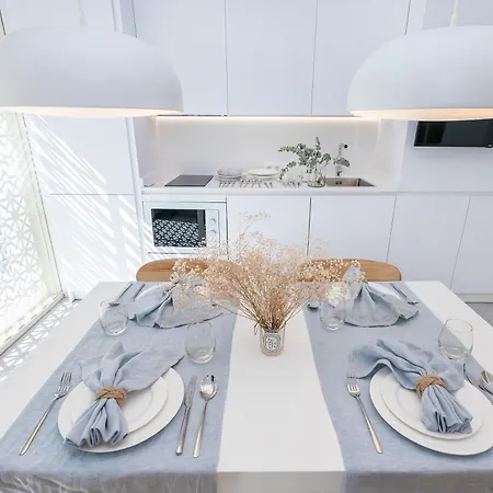 Bhost - Lumiere Apartment
